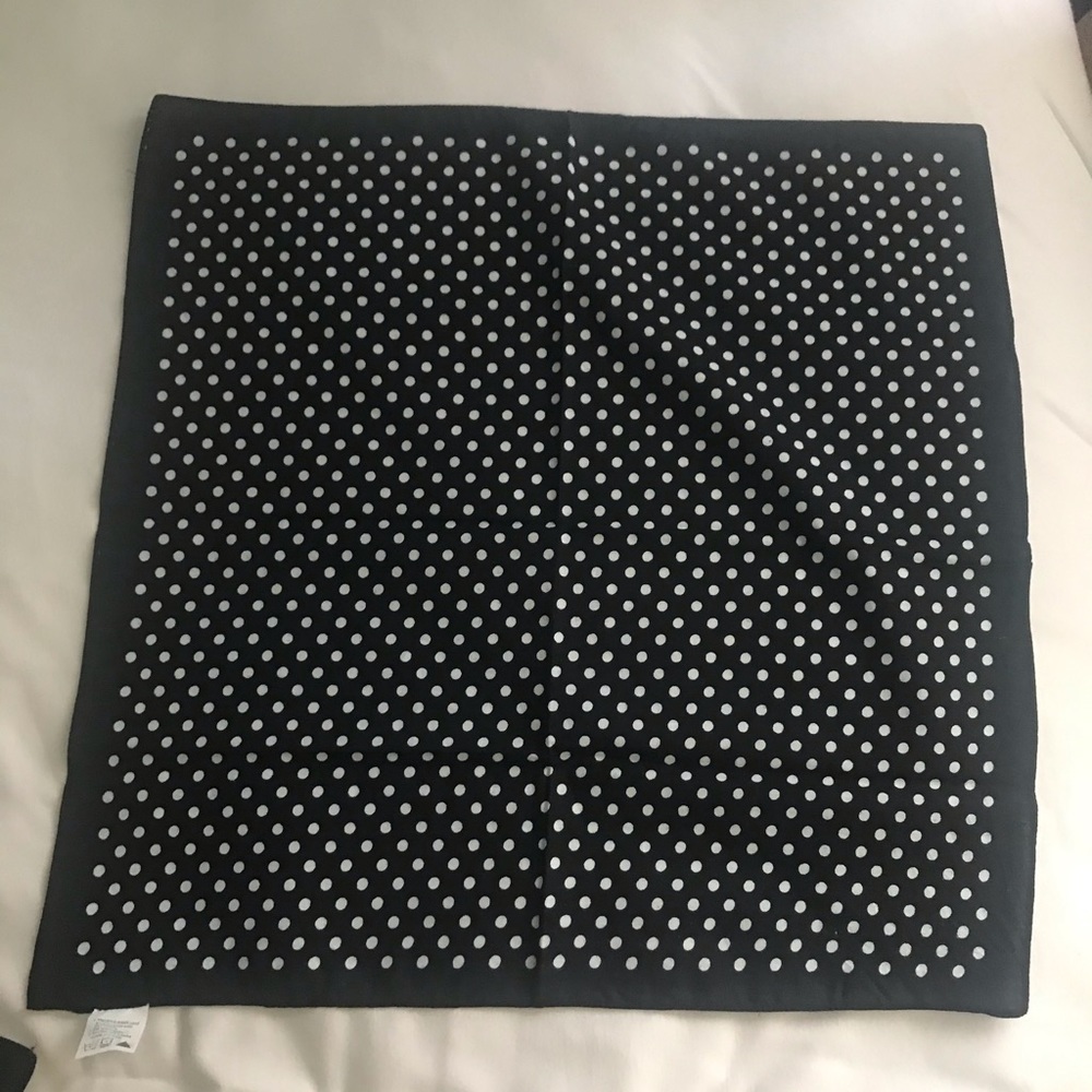 polka dot bandanna 🤍
